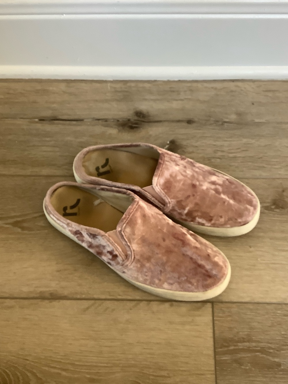 Women’s Slip-On Velvet Sneakers in Blush Pink